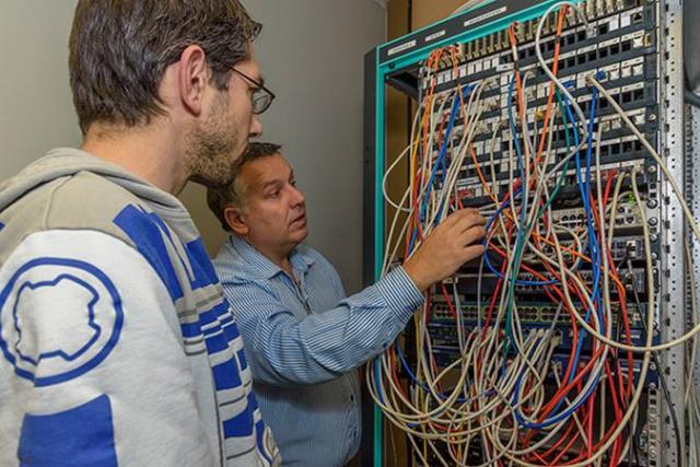 دورة تكوينية في إصلاح و صيانة الحاسوب المحمول