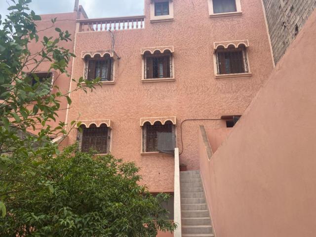 Villa à vendre bien située à Marrakech Semlalia, Assif, Issil