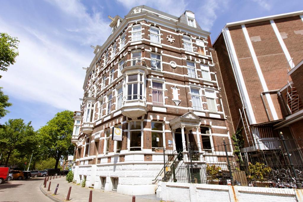 Cheapest hotel in Amsterdam City Centre